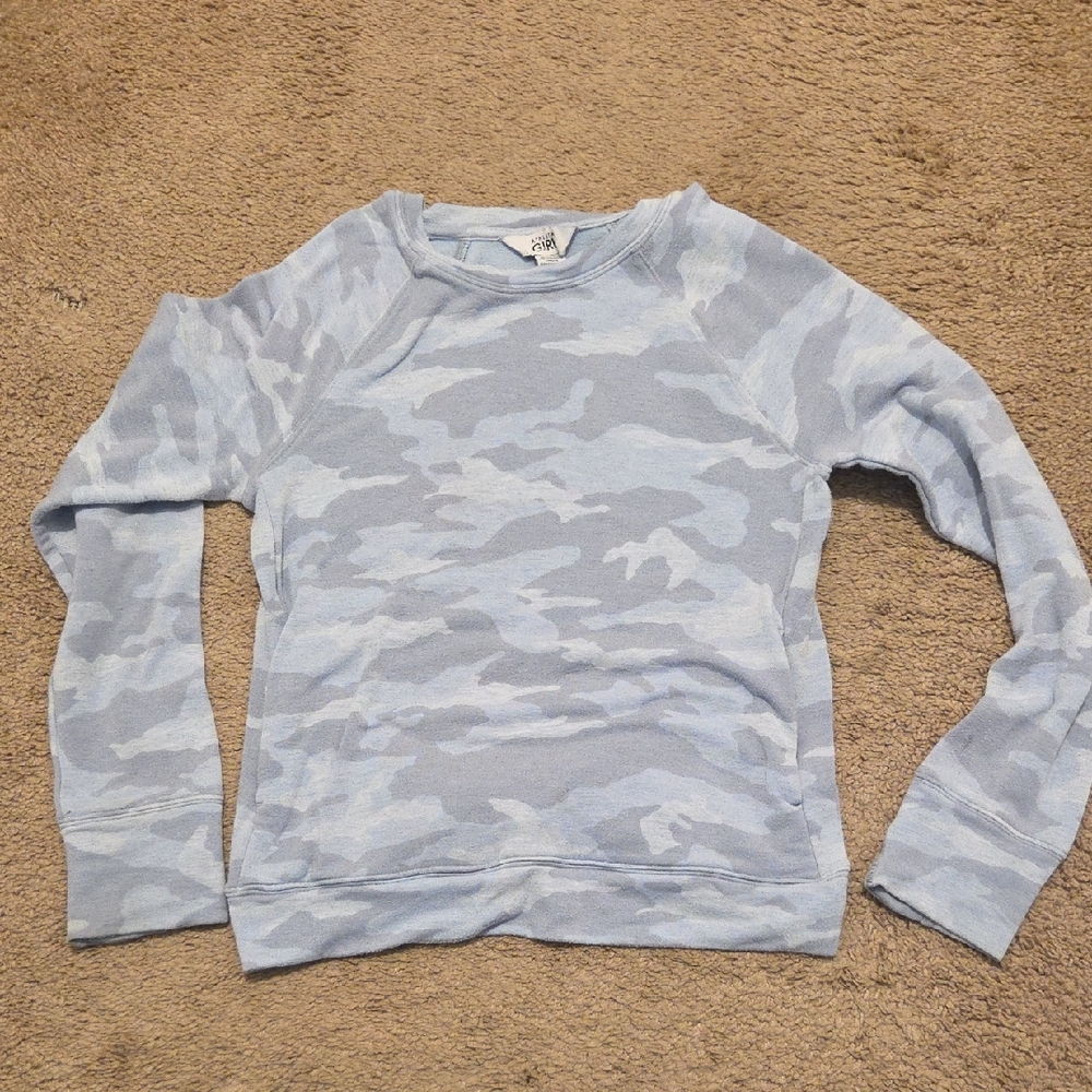 Athleta Men's Light Blue Camouflage Crewneck Sweater